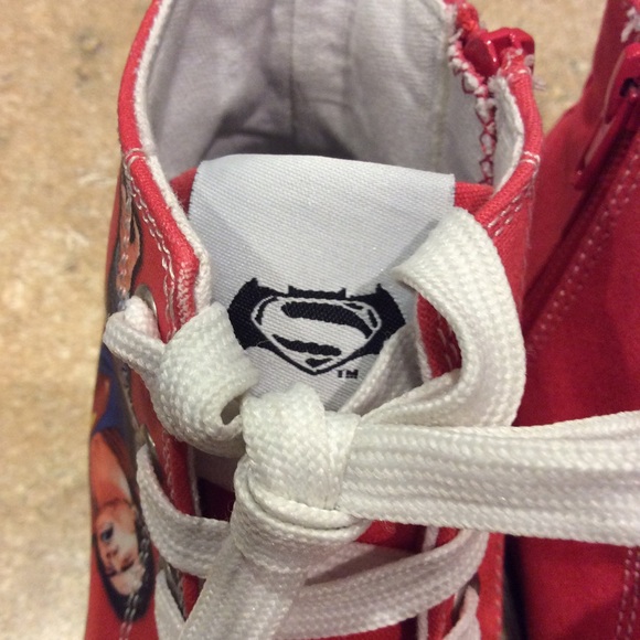 DC BATMAN VS SUPERMAN DAWN OF JUSTICE HI TOPS - Picture 6 of 8